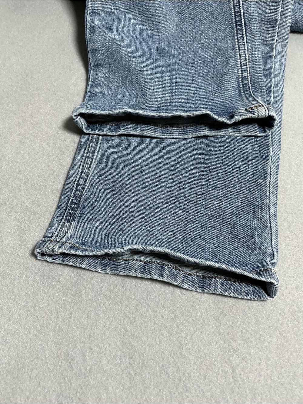 Eddie Bauer Menβs 40x32 Light Wash Straight Leg Jeans Classic Denim - Picture 10 of 11
